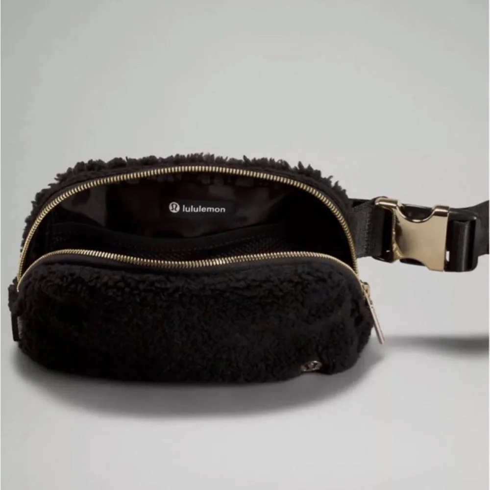 Lululemon Everywhere Belt Bag - Picture 2 of 8
